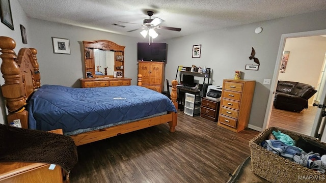 1345 Firetower Rd, Wetumpka, AL 36092 - bedroom featuring dark wood-style flooring, a ceiling fan, and a textured ceiling
