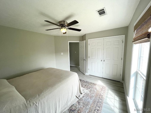 2495 Chancellor Ridge Rd, Prattville, AL 36066 - bedroom featuring light wood-style flooring, a closet, and a ceiling fan