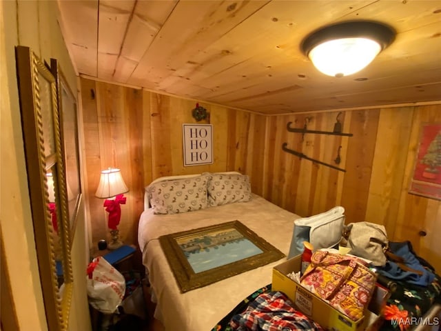 1651 Tawassee Pointe Dr, Lowndesboro, AL 36752 - bedroom with wooden walls