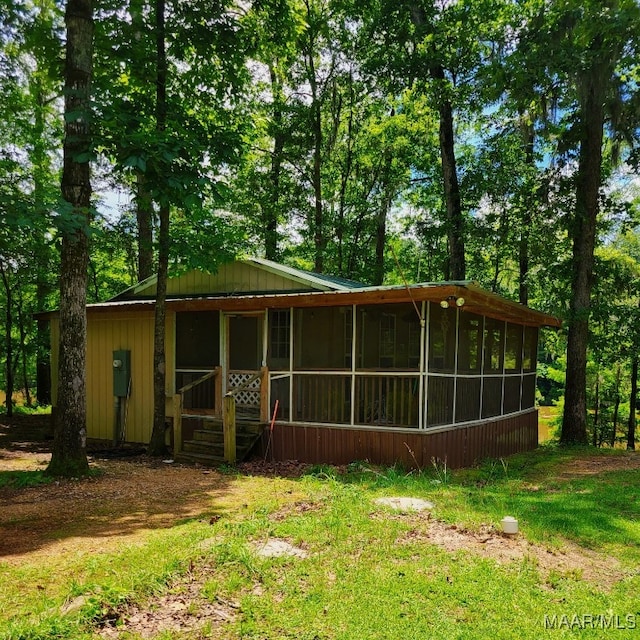 1651 Tawassee Pointe Dr, Lowndesboro, AL 36752 - back of property with a sunroom