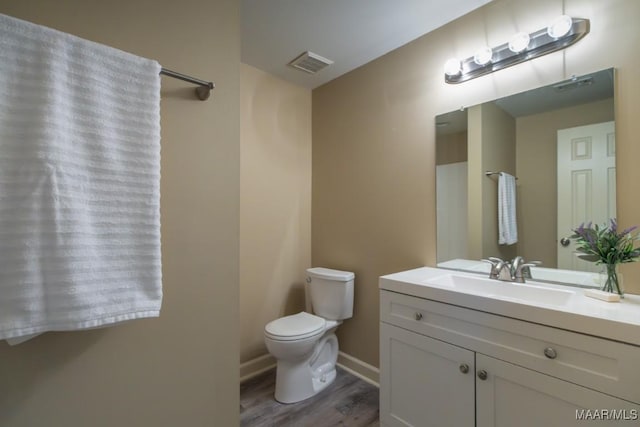 240 Winding Wood Dr, Wetumpka, AL 36093 - bathroom featuring wood finished floors and vanity
