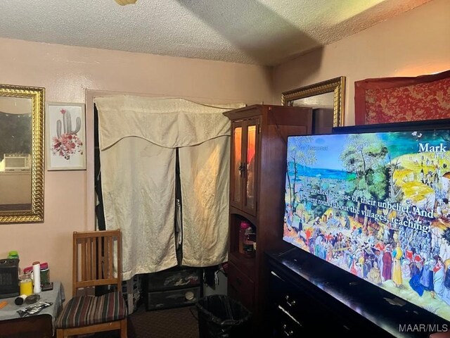 530 Brookview Dr, Montgomery, AL 36110 - bedroom with a textured ceiling