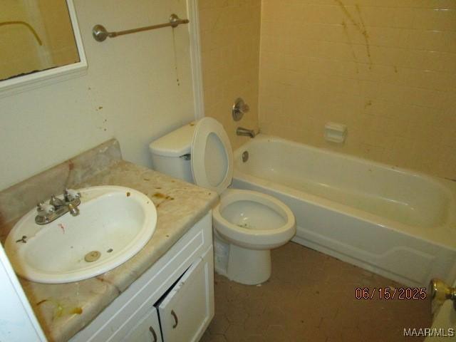 1333 Pembrook Ct, Montgomery, AL 36109 - bathroom with vanity and shower / bath combination