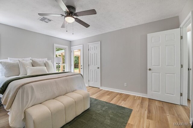 5010 Redland Rd, Wetumpka, AL 36093 - bedroom with light wood-style flooring, ceiling fan, and a textured ceiling