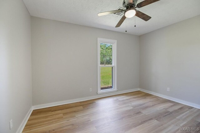 5010 Redland Rd, Wetumpka, AL 36093 - empty room featuring light wood-style flooring and a ceiling fan