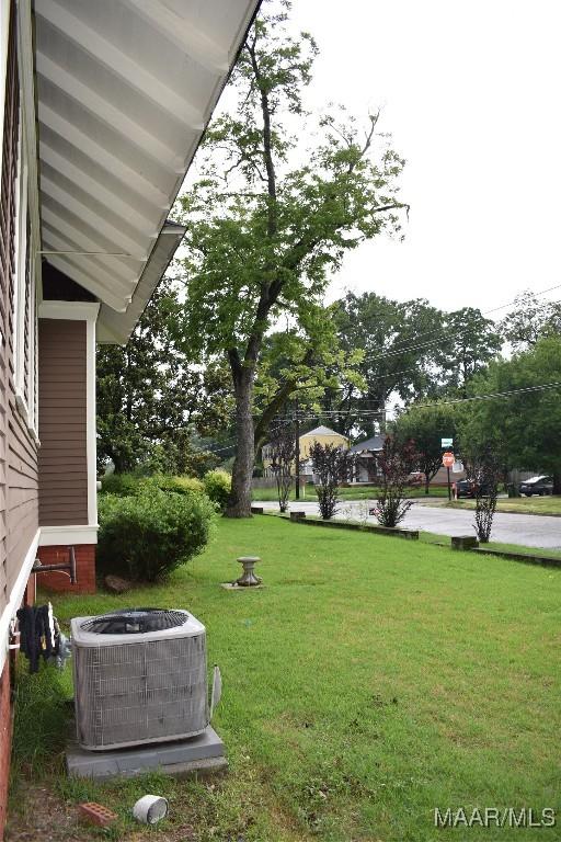 2207 Winona Ave, Montgomery, AL 36107 - view of grassy yard