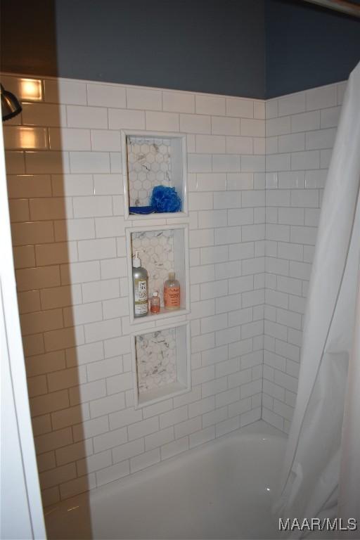 2207 Winona Ave, Montgomery, AL 36107 - bathroom view of shower / bathtub combination with curtain