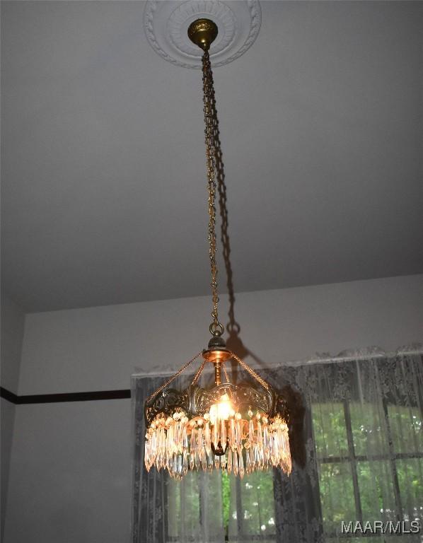 2207 Winona Ave, Montgomery, AL 36107 - detailed view of a chandelier