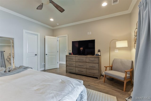 529 Hickory Dr, Wetumpka, AL 36092 - bedroom featuring wood finished floors, ornamental molding, recessed lighting, and a ceiling fan
