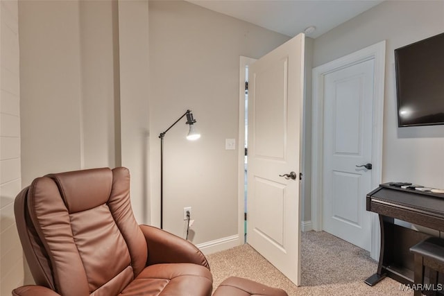 529 Hickory Dr, Wetumpka, AL 36092 - sitting room with light carpet
