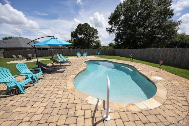 207 Pine Level Rdg, Deatsville, AL 36022 - view of pool featuring a patio and a fenced backyard