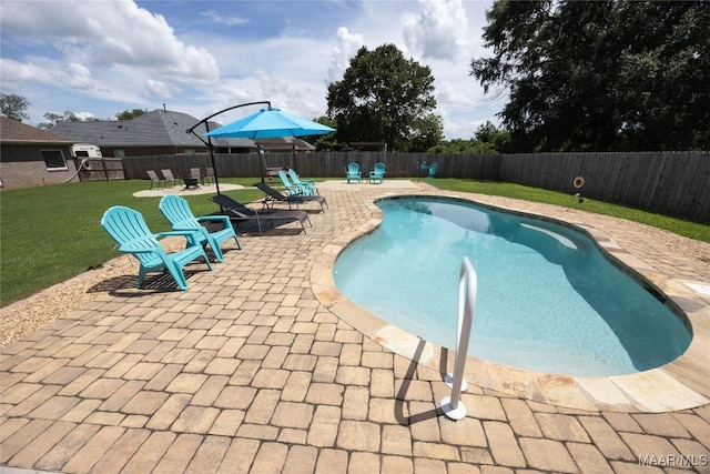 207 Pine Level Rdg, Deatsville, AL 36022 - view of pool featuring a patio and a fenced backyard