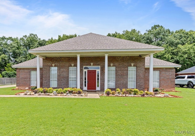 204 St Thomas Ave, Wetumpka, AL 36092 - view of front facade with roof with shingles and brick siding