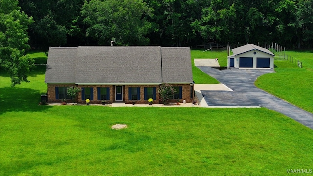 4015 Snowdoun Chambers Rd, Montgomery, AL 36116 - view of front facade featuring a detached garage and a front yard
