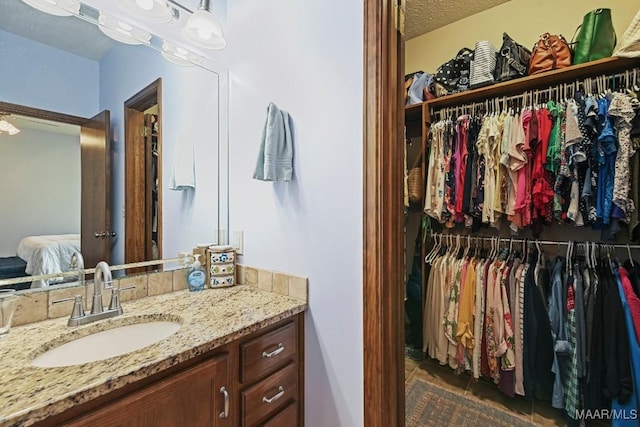 4015 Snowdoun Chambers Rd, Montgomery, AL 36116 - ensuite bathroom with vanity and a walk in closet