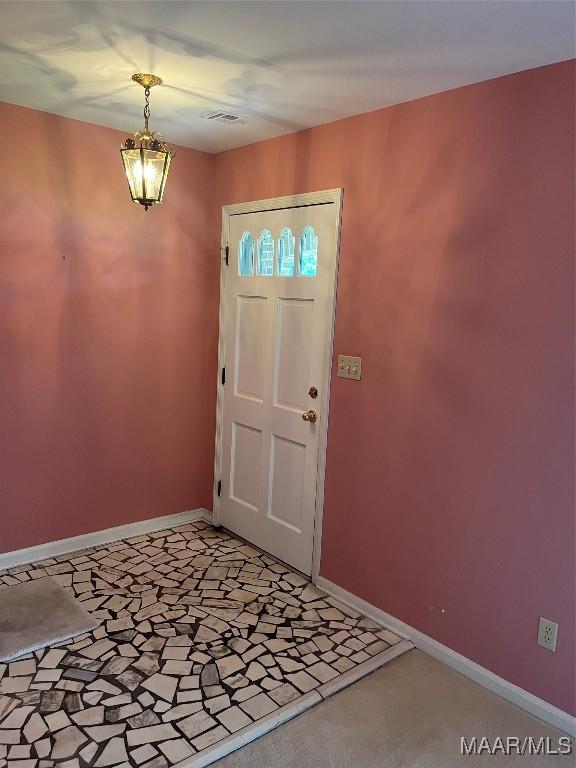 216 Cone Dr, Selma, AL 36701 - foyer entrance with baseboards