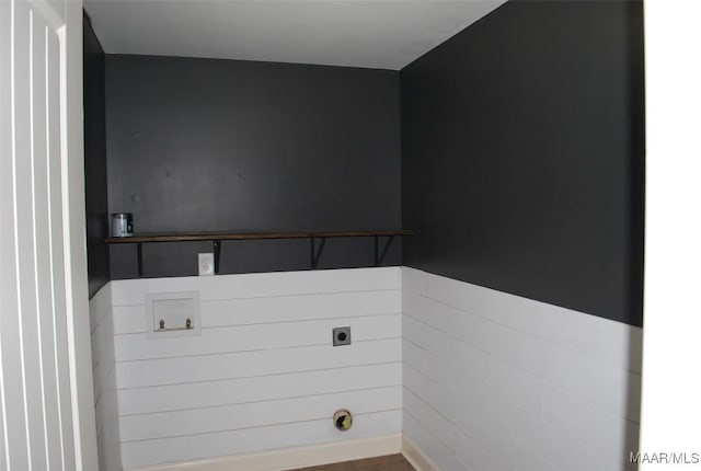 312 Sherwood Trl, Wetumpka, AL 36093 - washroom featuring electric dryer hookup and washer hookup