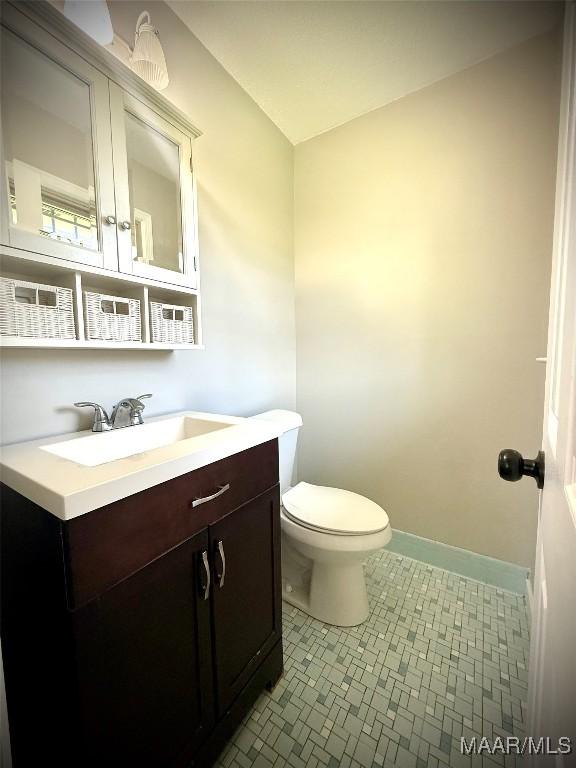 5204 Patricia Ln, Montgomery, AL 36108 - bathroom featuring toilet and vanity