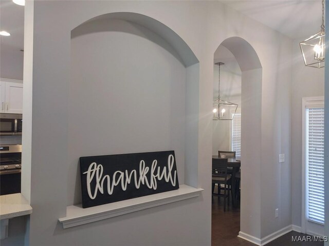 512 Lismore Pl, Montgomery, AL 36117 - corridor with a chandelier and baseboards