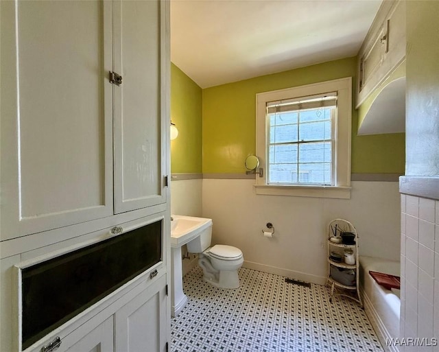 3319 Lexington Rd, Montgomery, AL 36106 - full bath with a bath and toilet
