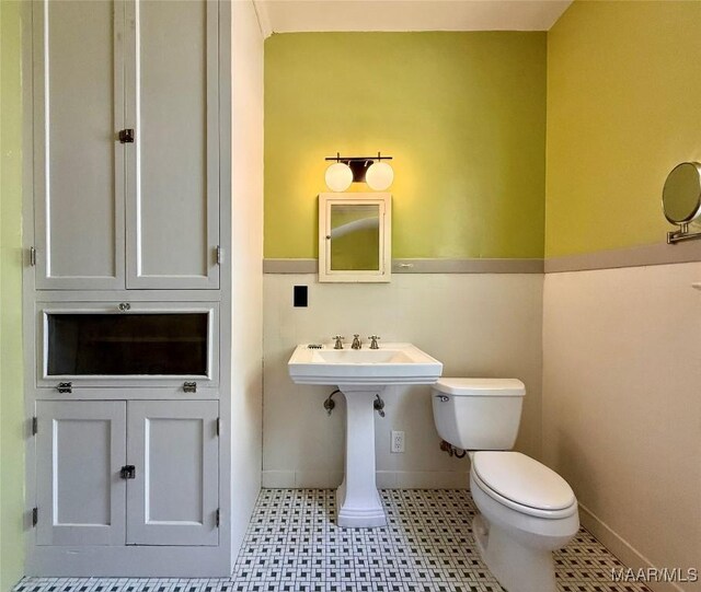 3319 Lexington Rd, Montgomery, AL 36106 - bathroom with toilet and a sink