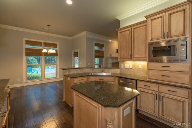 7025 Wynlakes Blvd, Montgomery, AL 36117 - kitchen with appliances with stainless steel finishes, a peninsula, dark wood-type flooring, crown molding, and a chandelier