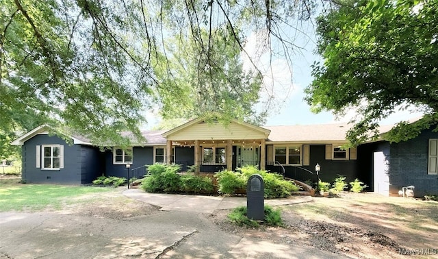201 Greencrest Ln, Prattville, AL 36067 - ranch-style house with covered porch