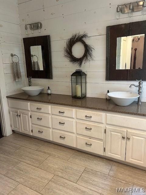 124 Reid Cir, Deatsville, AL 36022 - full bathroom featuring double vanity