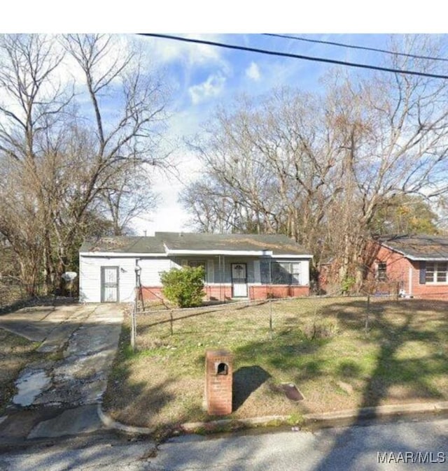 620 Clover Hill Dr, Montgomery, AL 36105 - single story home with a front lawn