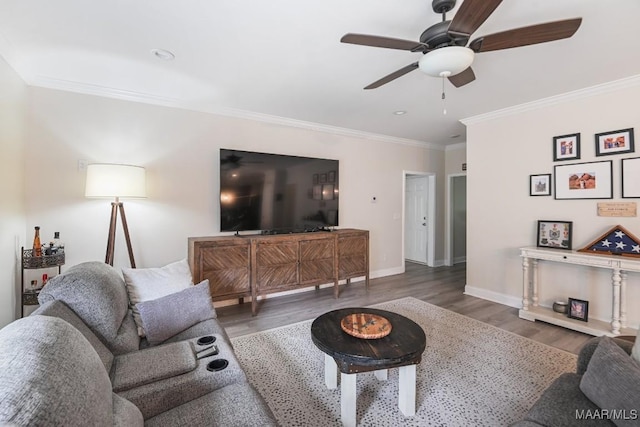 174 Shadow Wood Ln, Wetumpka, AL 36092 - living area featuring ceiling fan, crown molding, and wood finished floors