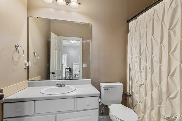 1018 Austin St, Wetumpka, AL 36092 - full bath featuring vanity and a shower with shower curtain