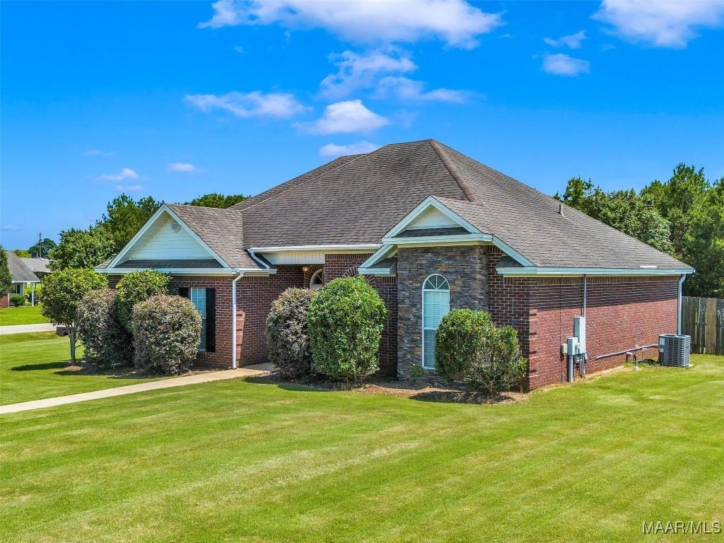 45 Autumn Trl, Wetumpka, AL 36092 - photo 1