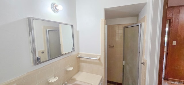 2804 Sumter Ave, Montgomery, AL 36109 - full bathroom featuring a stall shower