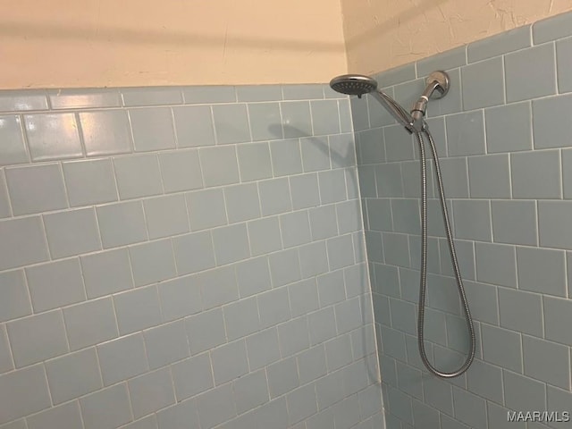 649 Partridge Ln, Prattville, AL 36067 - full bathroom featuring tiled shower