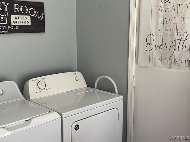 2607 Pine Tree Cir, Selma, AL 36701 - laundry room featuring washer and clothes dryer
