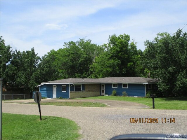 398 Birch Ave, Selma, AL 36701 - ranch-style house featuring concrete driveway