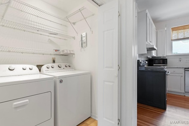 610 Ponce De Leon Ave, Montgomery, AL 36106 - laundry area with separate washer and dryer and light wood-style flooring