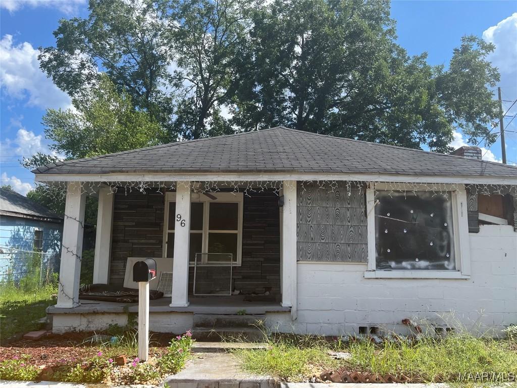 96 L L Anderson Ave, Selma, AL 36701 - view of front facade featuring a porch and a shingled roof
