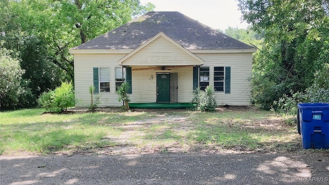 905 Milly Francis St, Wetumpka, AL 36092 - bungalow-style house featuring a ceiling fan, roof with shingles, and a porch