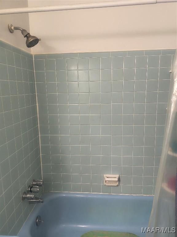 2205 Old Orrville Rd, Selma, AL 36701 - bathroom with shower / tub combo with curtain