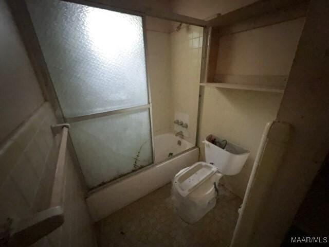 2711 Gwynnbrook Rd, Montgomery, AL 36116 - full bathroom featuring toilet and bath / shower combo with glass door