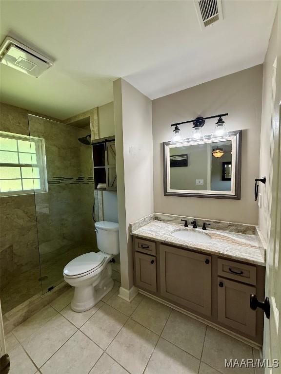 311 Old Marion Junction Rd, Selma, AL 36701 - full bath featuring vanity, a tile shower, and tile patterned flooring