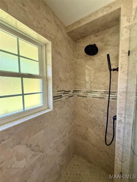 311 Old Marion Junction Rd, Selma, AL 36701 - full bath with tiled shower