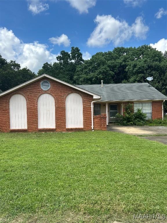 756 Maryethel Dr, Montgomery, AL 36109 - ranch-style home with a front yard