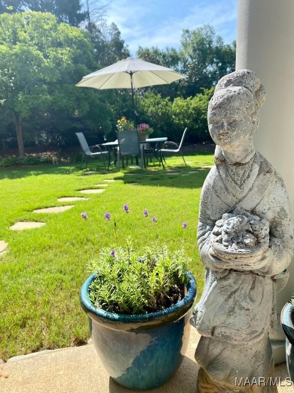 5650 Ash Grove Ct, Montgomery, AL 36116 - view of grassy yard