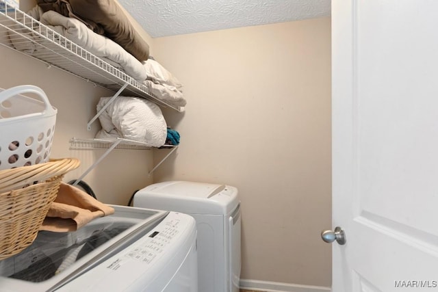 6526 Ridgeview Ln, Montgomery, AL 36116 - laundry area featuring washer and clothes dryer and baseboards