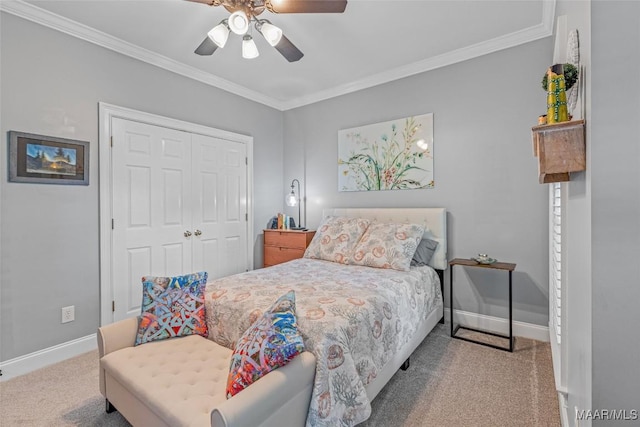 378 Winding Wood Dr, Wetumpka, AL 36093 - carpeted bedroom featuring crown molding, a closet, and ceiling fan
