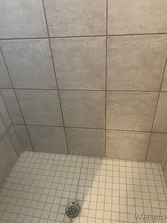 9324 Bristlecone Dr, Montgomery, AL 36117 - bathroom view of a tile shower