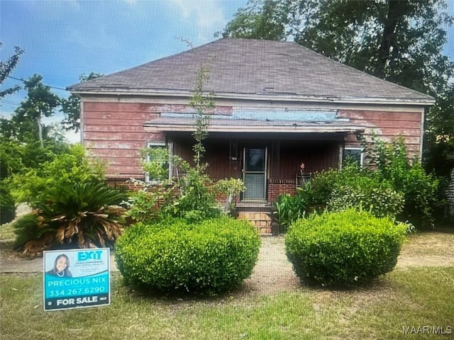 1511 Leroy St, Selma, AL 36703 - back of property featuring roof with shingles and a porch