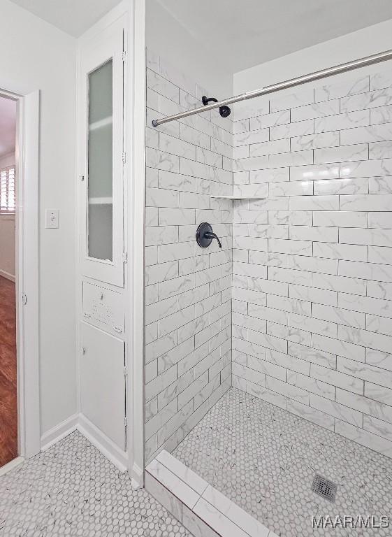 533 Morningview Dr, Montgomery, AL 36109 - bathroom featuring tiled shower